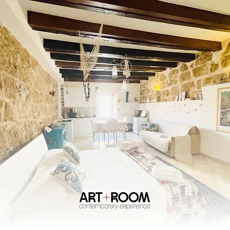 Picasso Art Apartment *